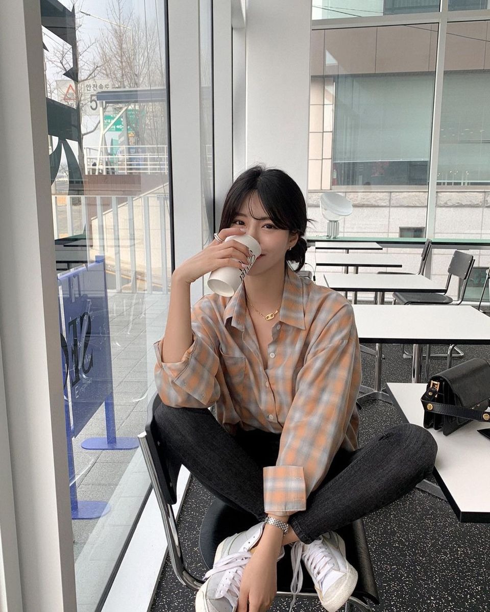 Tiêu tiền kiểu này thì hết tiền không oan, ăn còn không đủ chứ nói gì mua nhà tậu xe- Ảnh 3.