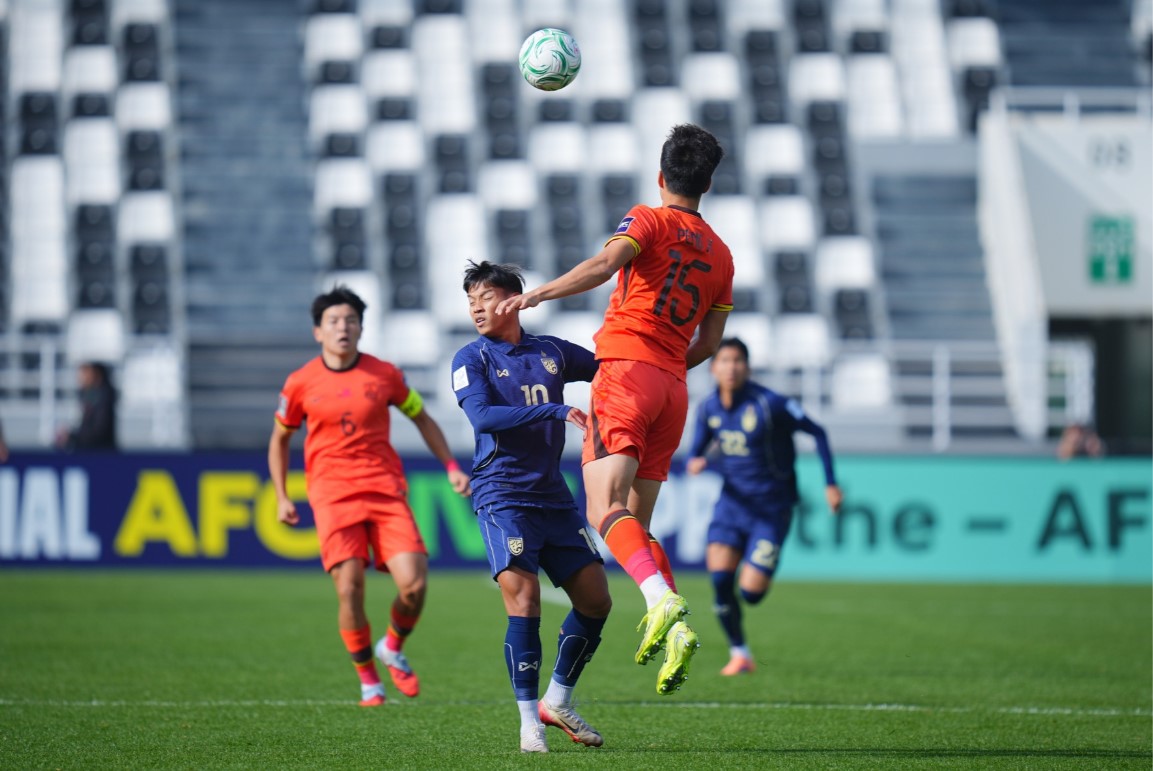 U.23 Thái Lan bị loại vì không thắng Trung Quốc, Úc giật vé đi tiếp khó tin: Đủ 8 đội vào tứ kết- Ảnh 2.