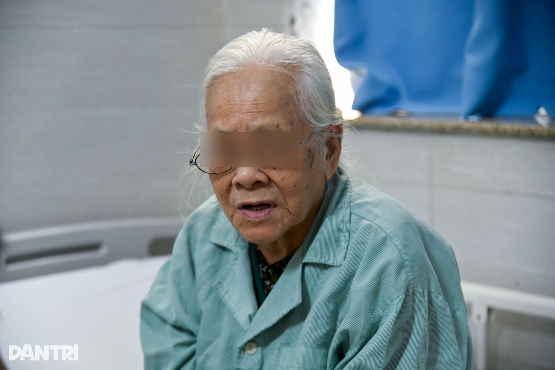 Rét đậm kéo dài, nhiều người cao tuổi rời nhà từ tờ mờ sáng đi khám bệnh - 13