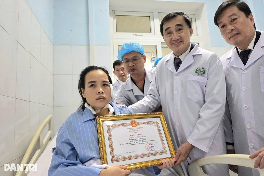 Ngày trở lại của nữ điều dưỡng từng bị đâm 11 nhát dao khi cứu trẻ sơ sinh - 2