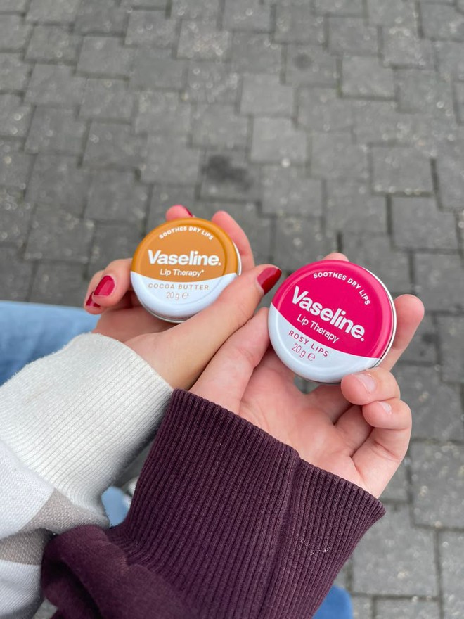 Đồ dưỡng môi huyền thoại của mùa lạnh: Giá rẻ không có đối thủ, Jennie cũng phải mê- Ảnh 2.