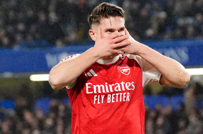 Viktor Gyokeres mừng bàn nâng tỷ số lên 2-0. Ảnh: PA