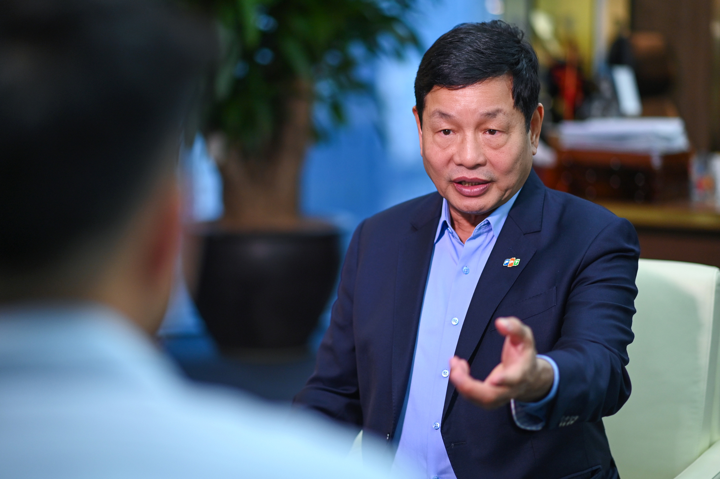 1768433242 292 Mong co trieu thanh nien Viet Nam dan than lam