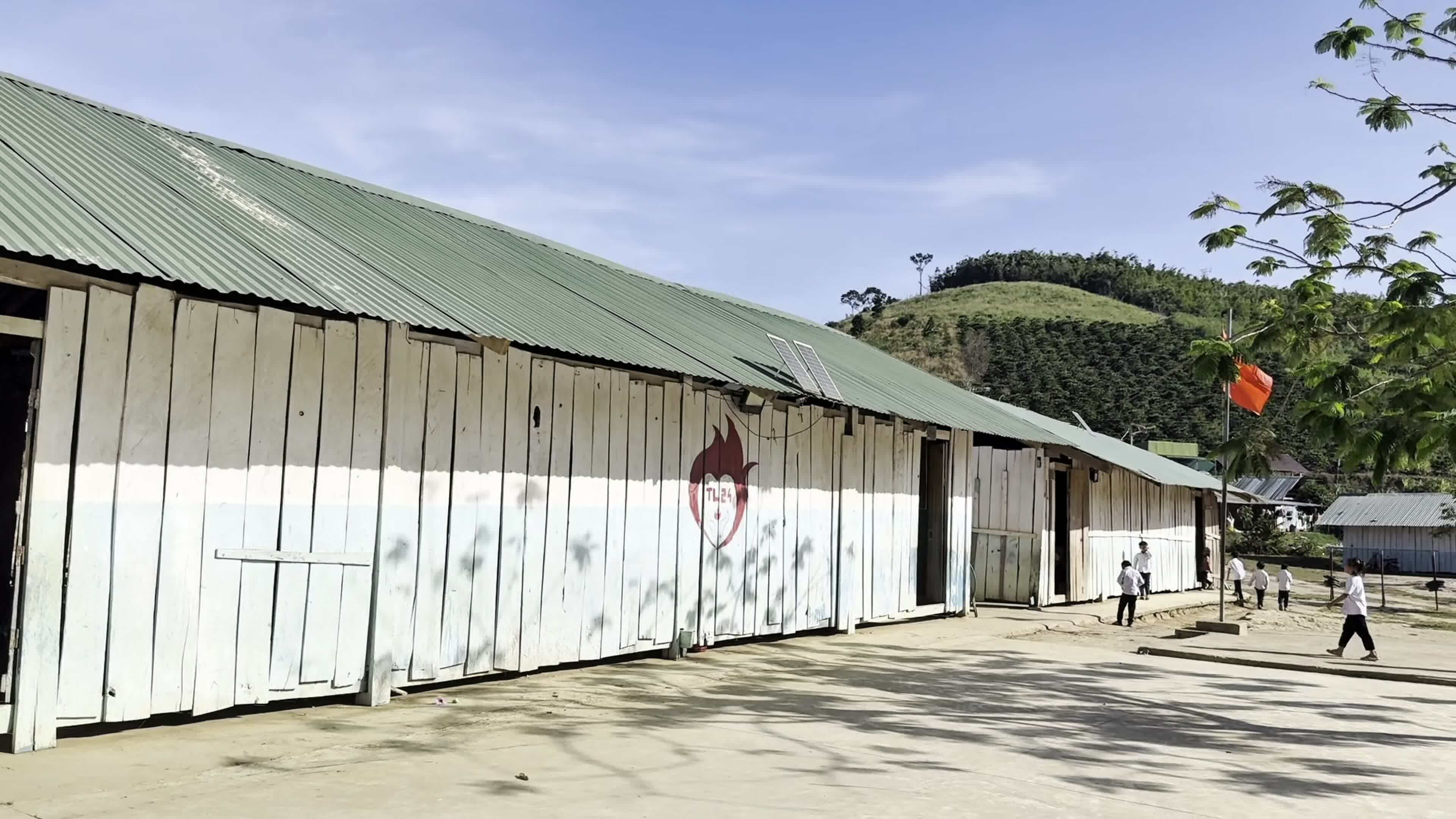 13 năm chờ đợi xóa điểm trường gỗ của thầy trò vùng cao