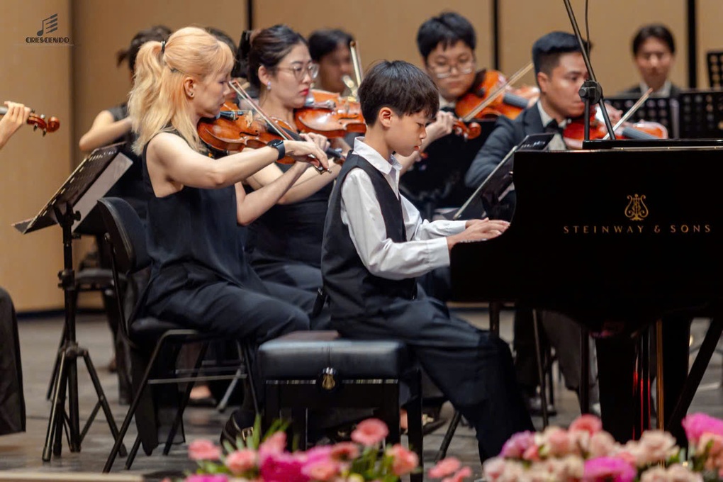 Một học sinh lớp 5 ở Hà Nội học 3 trường cùng lúc, có trường cách 24km - 3