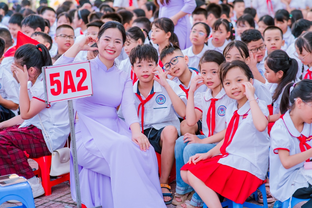 Một học sinh lớp 5 ở Hà Nội học 3 trường cùng lúc, có trường cách 24km - 4