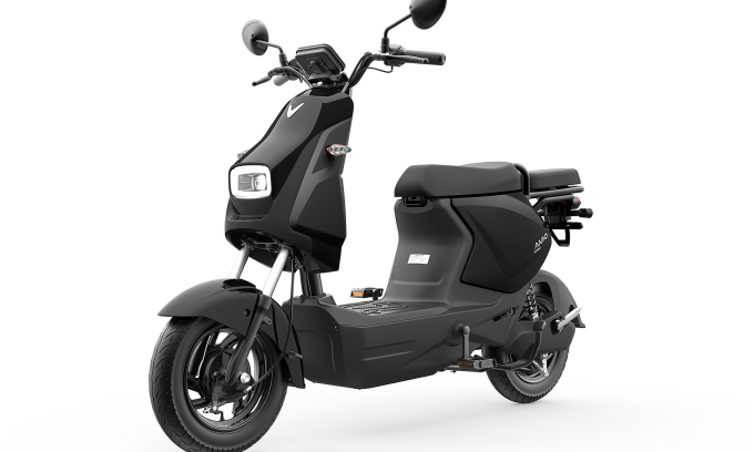 Xe điện Amio có khả năng tháo lắp bàn đạp, hướng đến nhóm học sinh sử dụng. Ảnh: VinFast