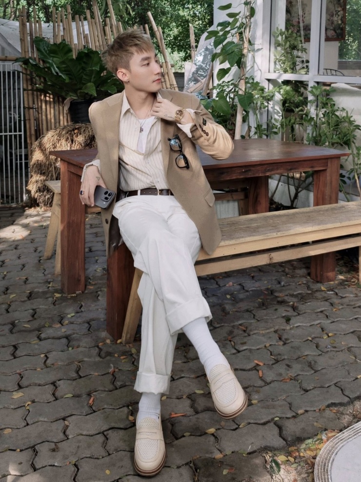 Sơn Tùng đàn hát "Đừng làm trái tim anh đau"