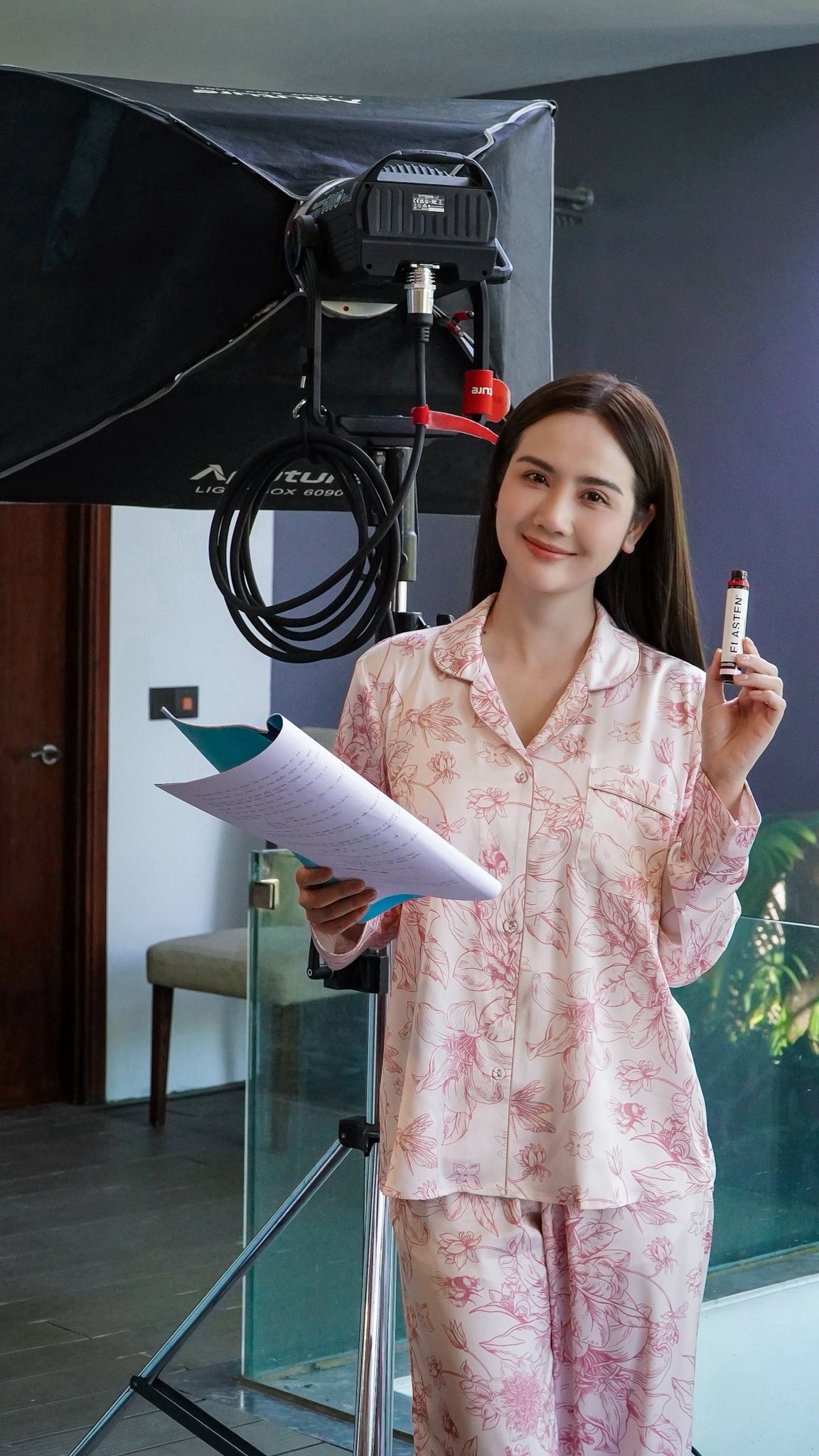 Ngoại lệ của phim Việt: Nữ diễn viên chưa một lần mặc xấu, xuất hiện ở đâu thì nơi đó chính là Milano- Ảnh 9.