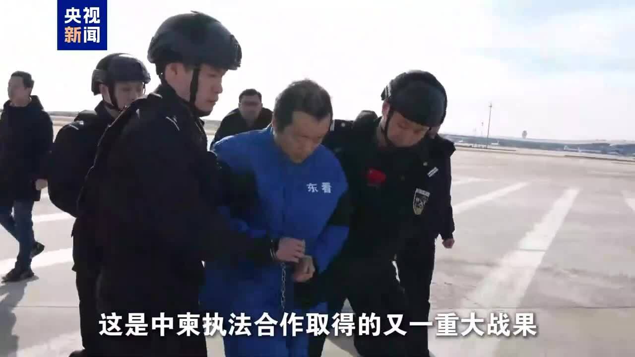 Khoảnh khắc ông trùm Chen Zhi bị dẫn độ về Trung Quốc