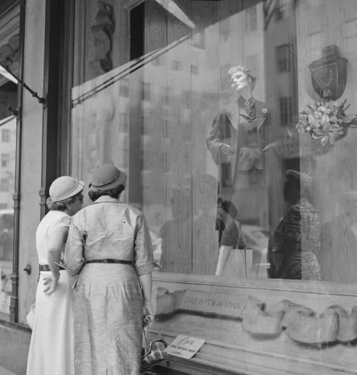 Chuỗi cửa hàng bách hóa hơn 100 năm tuổi bất ngờ nộp đơn xin bảo hộ phá sản, hàng loạt thương hiệu đòi chấm dứt hợp đồng- Ảnh 3.