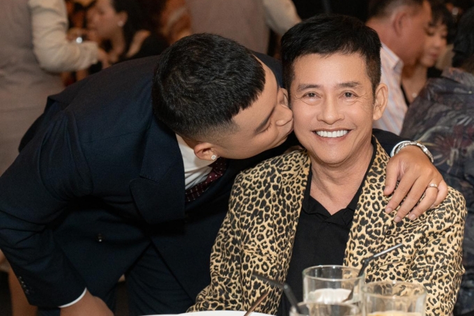 Diễn viên Tấn Beo trong lễ cưới con trai - Tấn Lộc, tháng 12/2025. Ảnh: Nhân vật cung cấp