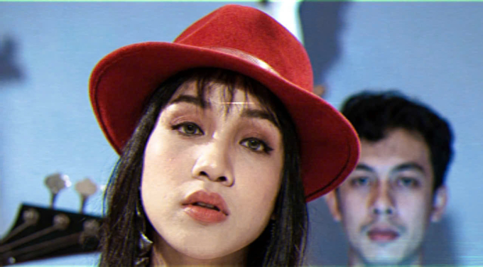 Ca sĩ Mỹ Linh trong MV Thì thầm mùa xuân của Đài Truyền hình Việt Nam năm 1993. Ảnh: Tư liệu