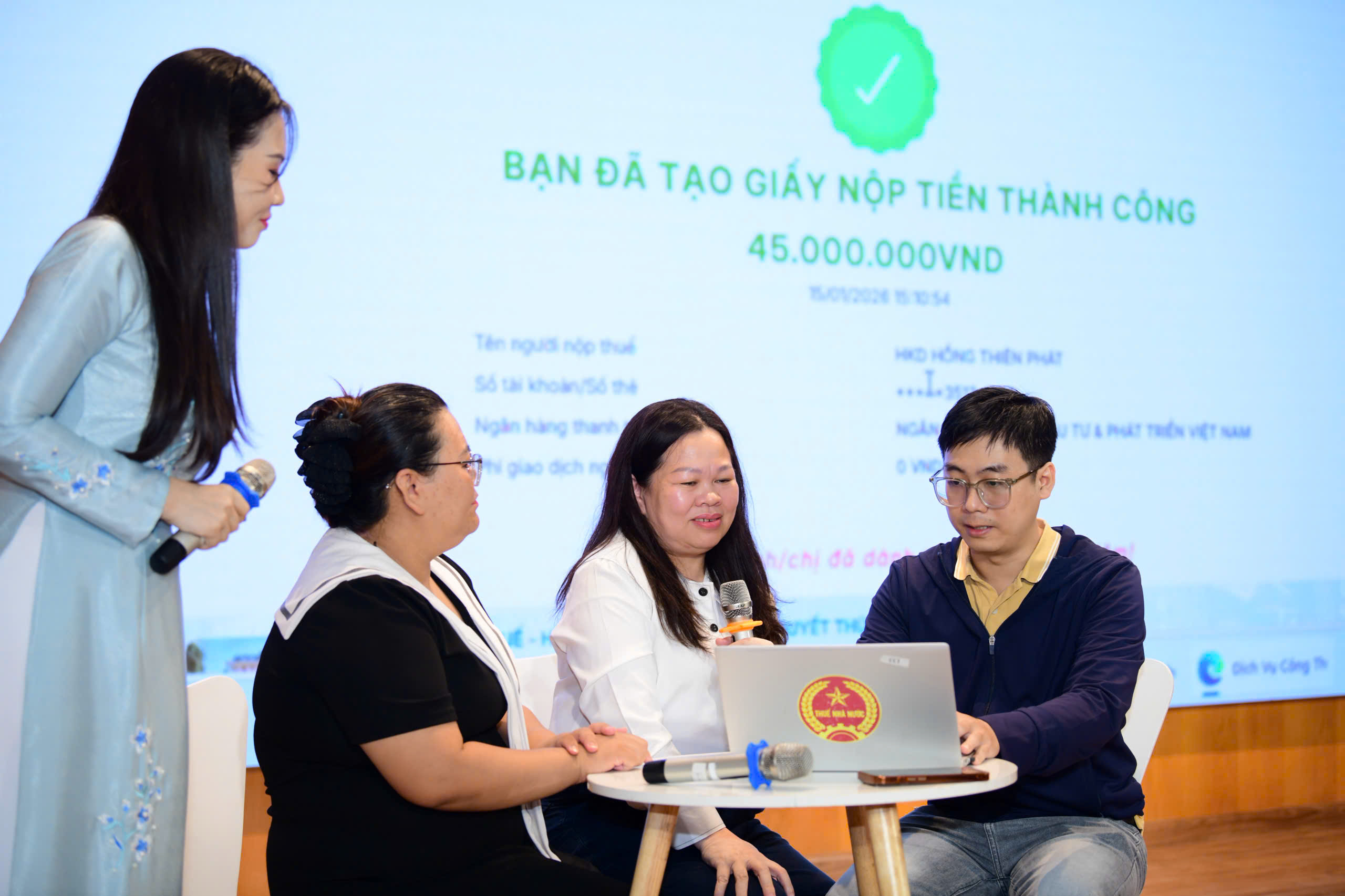 Cùng hộ kinh doanh lên doanh nghiệp số: Tiểu thương trực tiếp trải nghiệm kê khai, nộp thuế online 3 hộ kinh doanh - Ảnh 3.