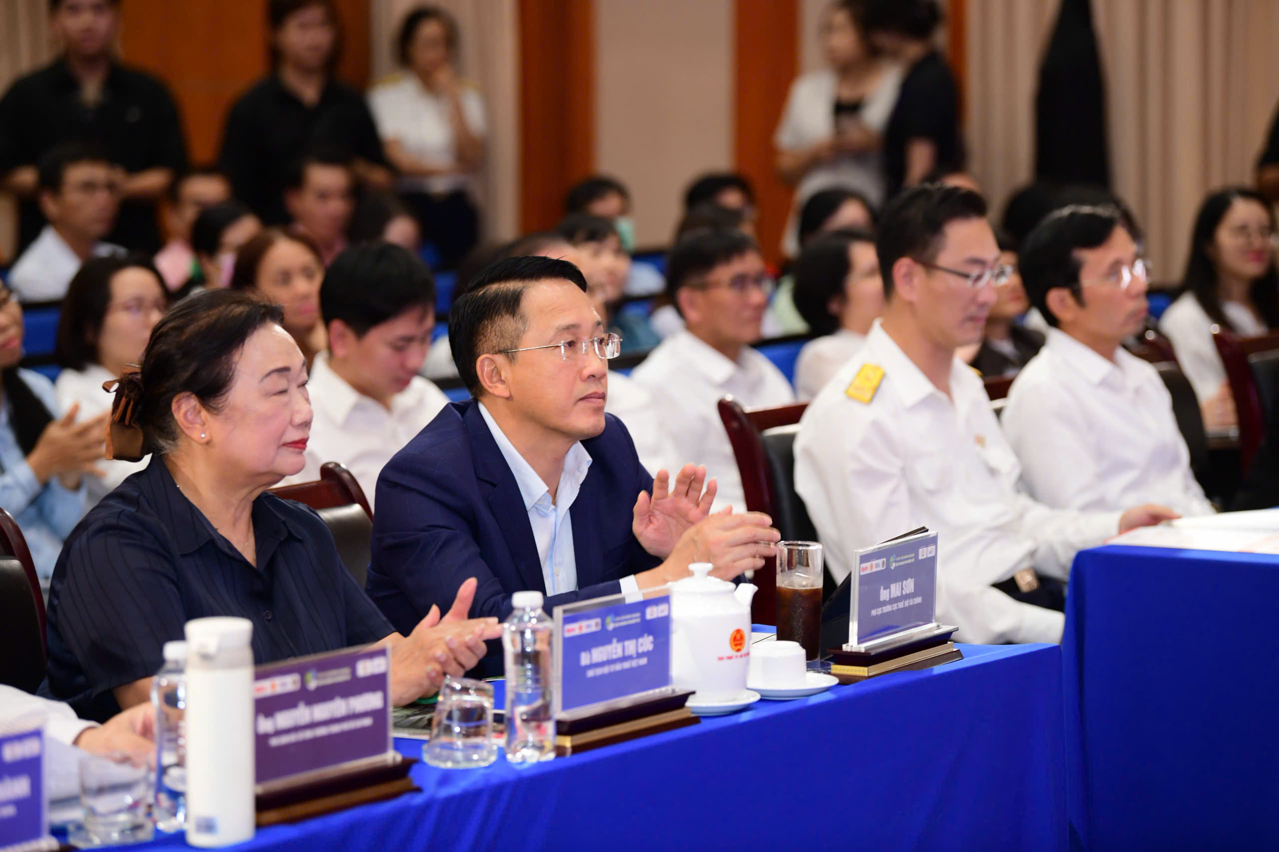 Cùng hộ kinh doanh lên doanh nghiệp số: Tiểu thương trực tiếp trải nghiệm kê khai, nộp thuế online 8 hộ kinh doanh - Ảnh 9.