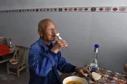 Cụ ông đột tử vì nhồi máu cơ tim sau bữa ăn: 4 việc không nên làm sau khi ăn no