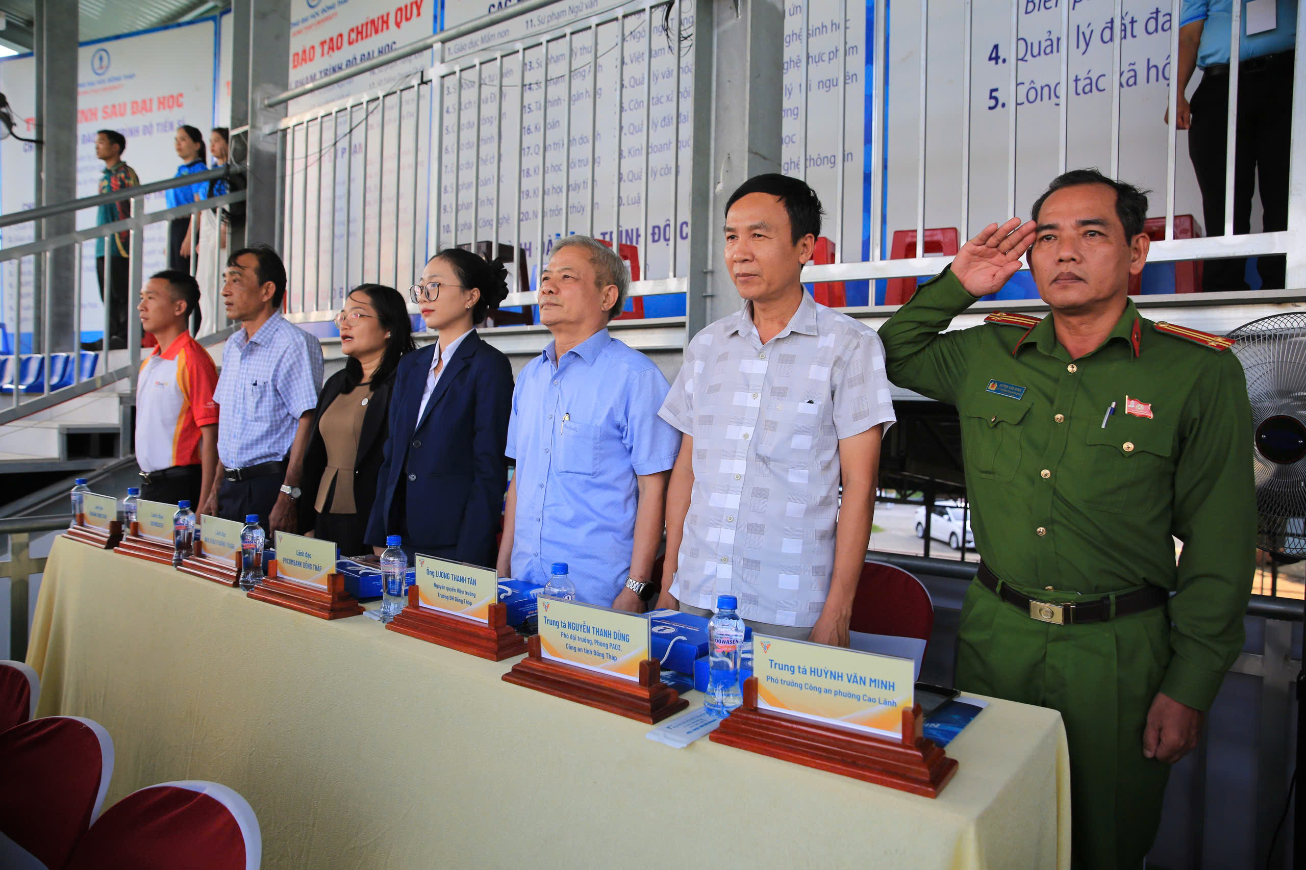 Hàng ngàn người ‘tiếp lửa’ lễ khai mạc vòng loại Tây Nam bộ TNSV THACO cup 2026- Ảnh 6.