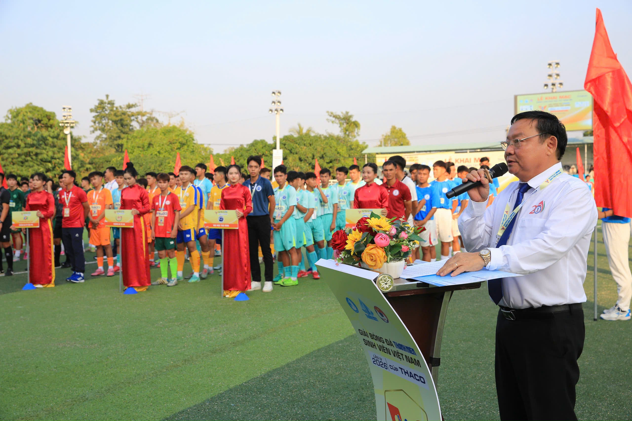 Hàng ngàn người ‘tiếp lửa’ lễ khai mạc vòng loại Tây Nam bộ TNSV THACO cup 2026- Ảnh 9.