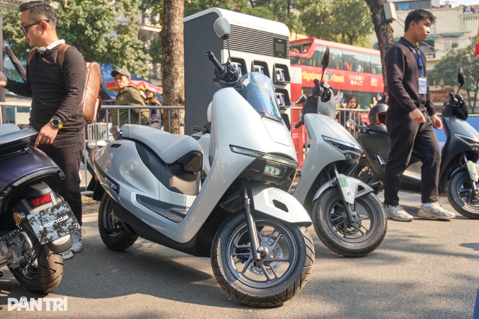 VinFast phủ đầu Honda bằng 3 dòng xe máy điện đổi pin, lắp 4.500 trạm - 4