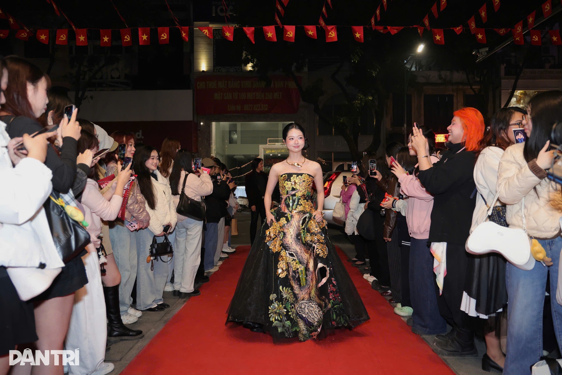 Táo Quang Thắng và dàn sao đổ bộ thảm đỏ Cánh diều 2025 - 8