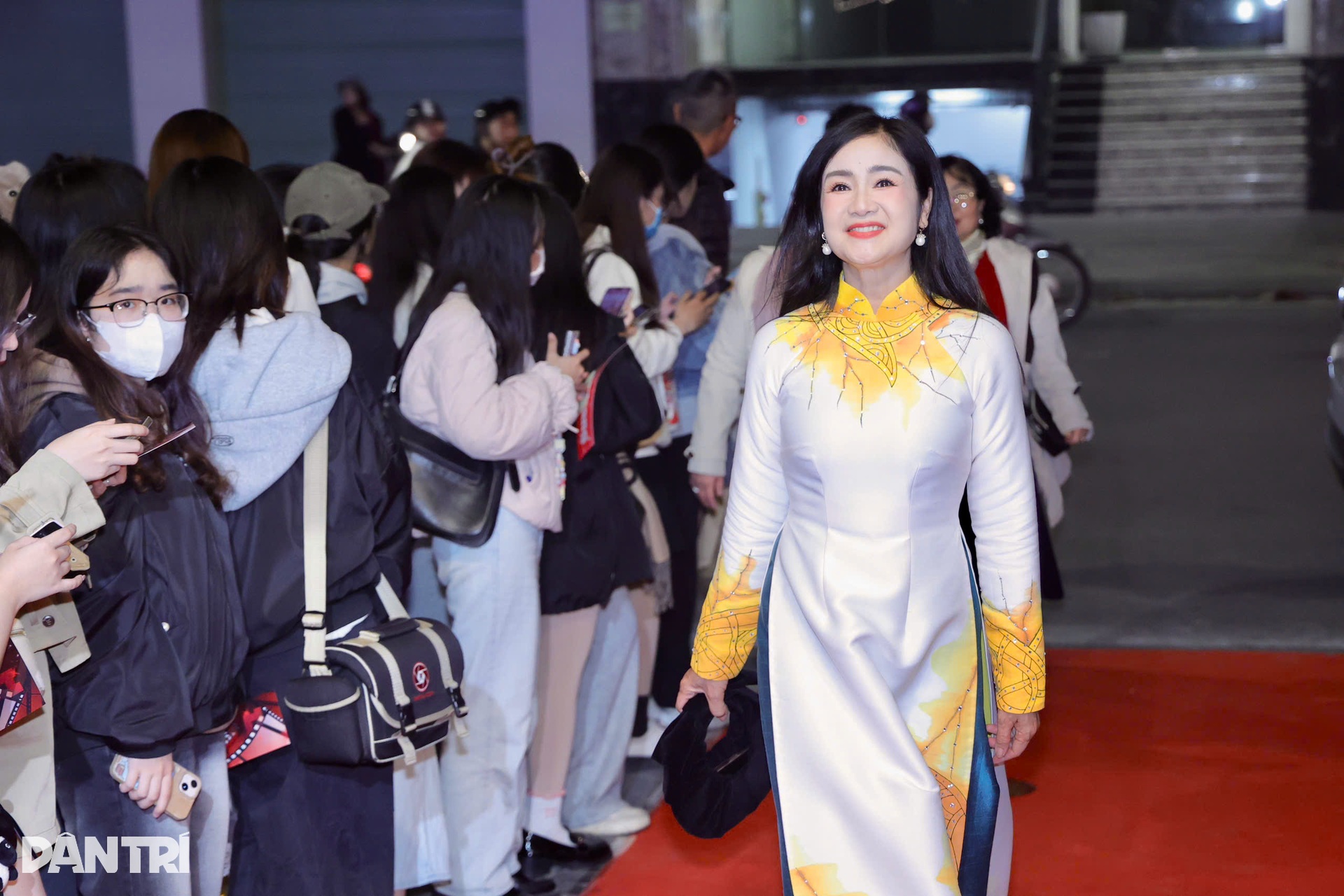 Táo Quang Thắng và dàn sao đổ bộ thảm đỏ Cánh diều 2025 - 13