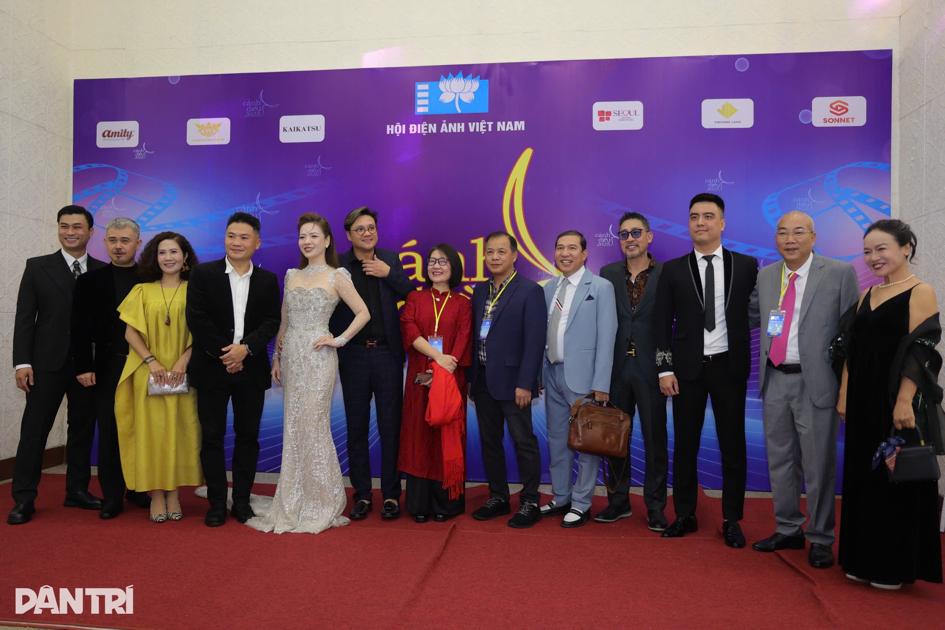 Táo Quang Thắng và dàn sao đổ bộ thảm đỏ Cánh diều 2025 - 15