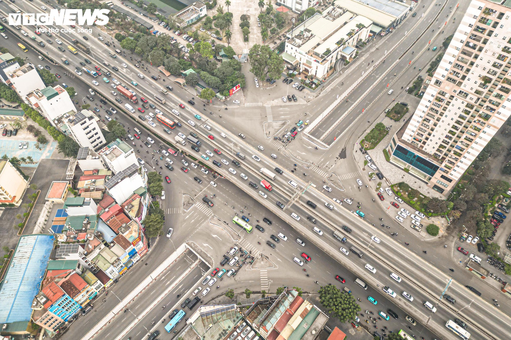 Đường thông thoáng khi Hà Nội cấm xe tải từ 2 tấn vào nội đô ban ngày- Ảnh 3.