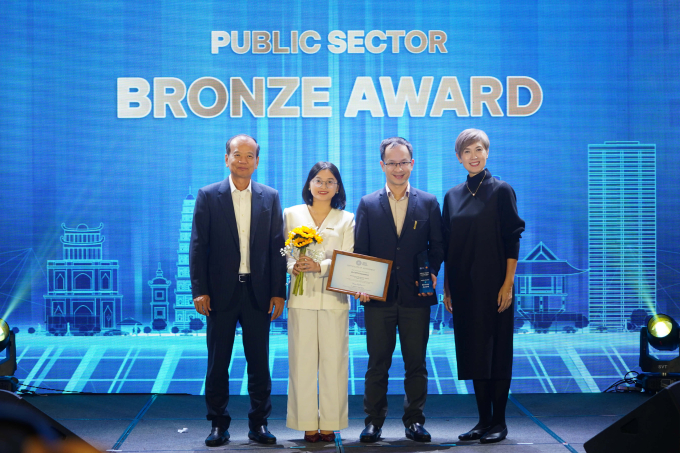 Đại diện Elcom nhận giải Đồng Giải thưởng Số ASEAN 2026. Ảnh: Lưu Quý