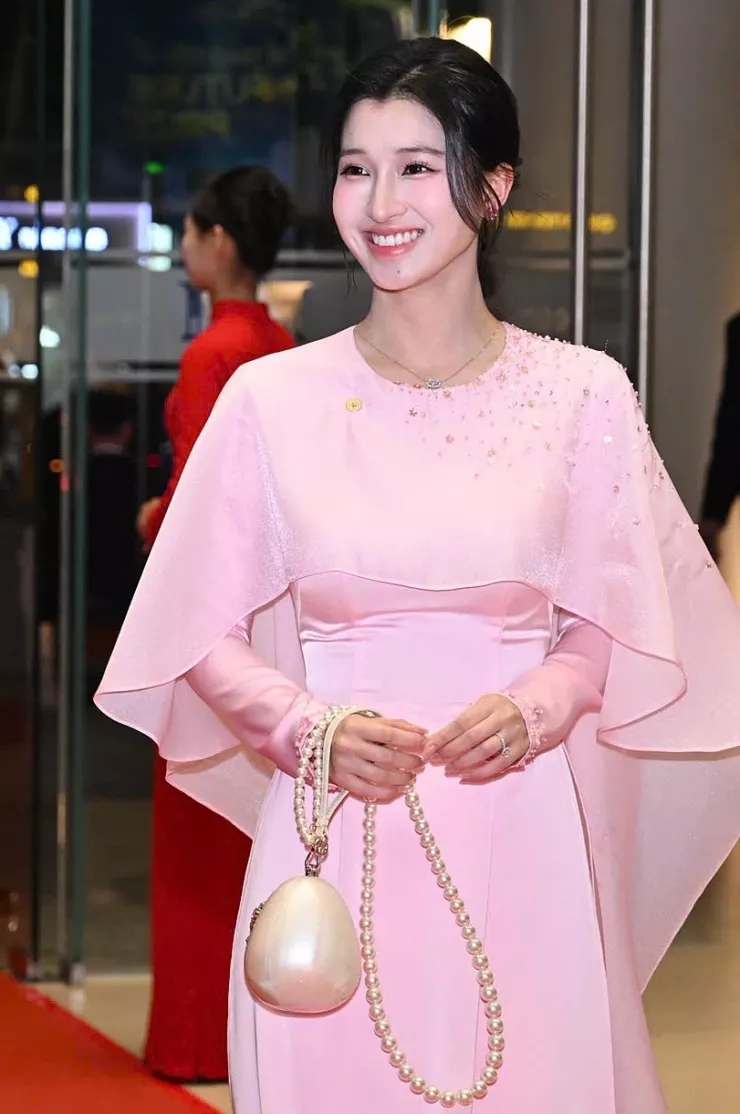 4 năm ở showbiz của Phương Nhi trước khi cưới chồng - 13