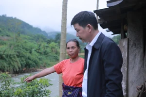 Người dân nơm nớp dưới chân núi 'đổi màu' - Bài 3: Hàng chục dự án bất động