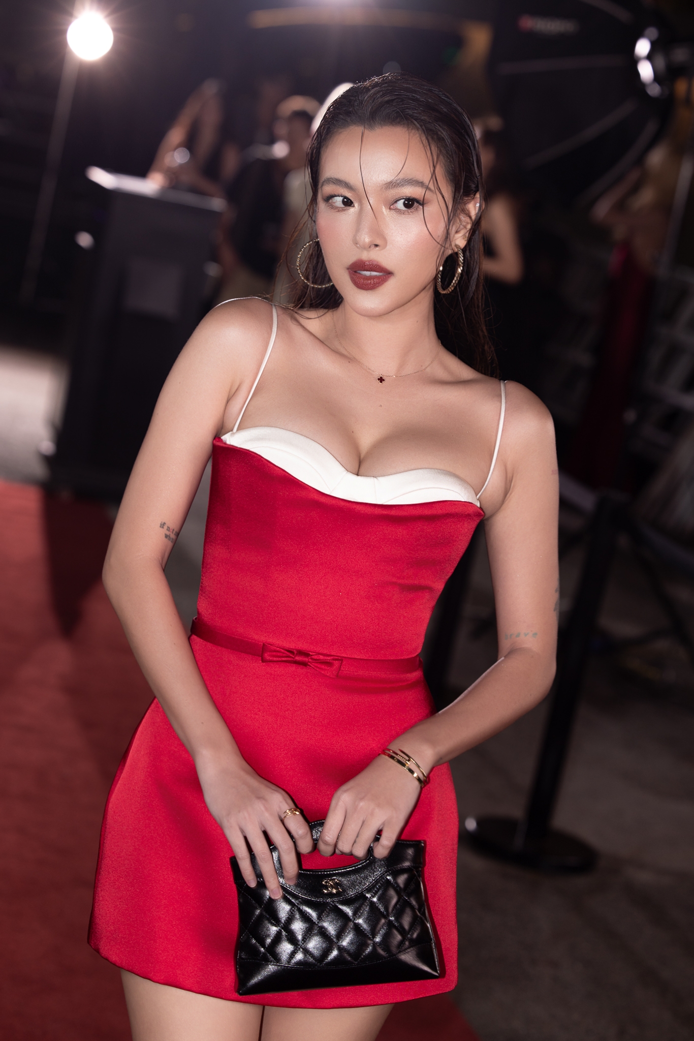 Vũ trụ mỹ nhân Vbiz: Lan Ngọc - Huyền Baby đọ body nét căng, 2 mỹ nhân bị đồn nghỉ chơi làm lơ khi đụng độ?- Ảnh 17.