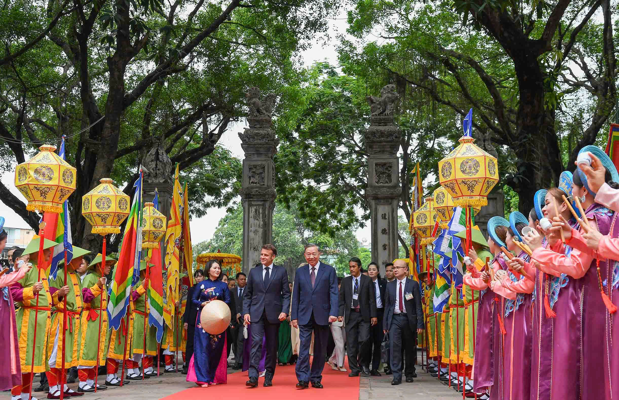 VIỆT NAM VƯƠN MÌNH PHÁT TRIỂN, HỘI NHẬP: Nâng cao vai trò, vị thế đất nước - Ảnh 2.