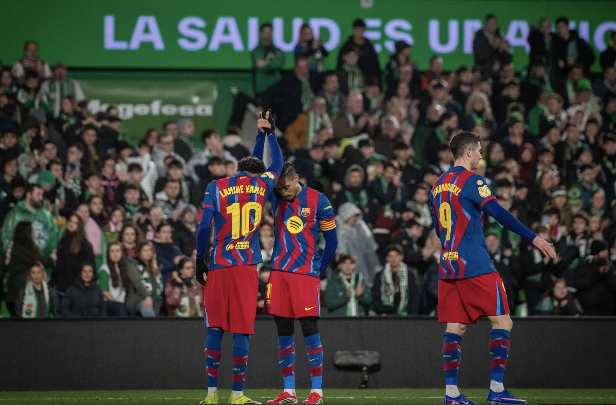 Barcelona vượt ải Racing Santander, thẳng tiến tứ kết Cúp Nhà vua - Ảnh 4.