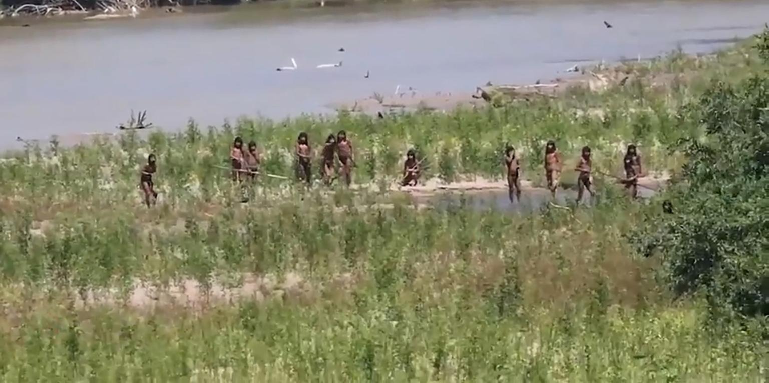 Những hình ảnh rõ nét đầu tiên về bộ lạc chưa từng tiếp xúc với bên ngoài - Ảnh 2.