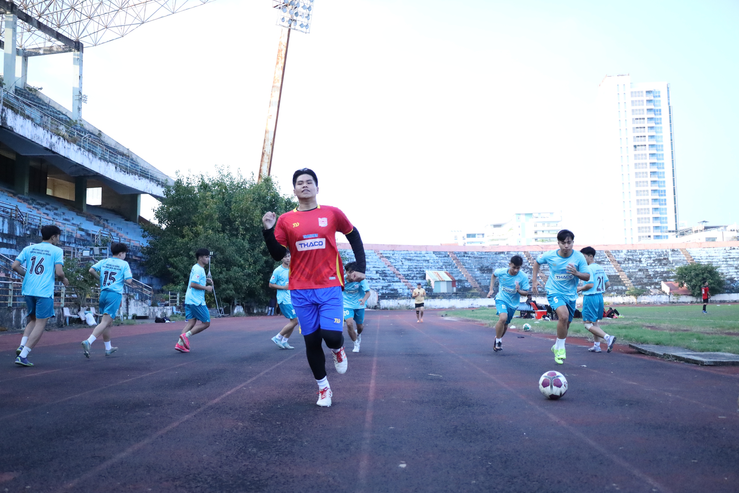 Tân binh Trường CĐ Phương Đông Đà Nẵng không ngại áp lực, sẵn sàng cống hiến hết mình- Ảnh 5.