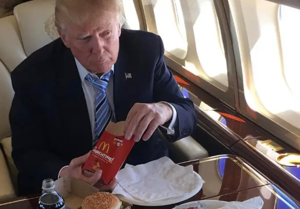 Tổng thống Trump đảo ngược tháp dinh dưỡng, khuyên nhân loại sống như vận động viên - Ảnh 5.