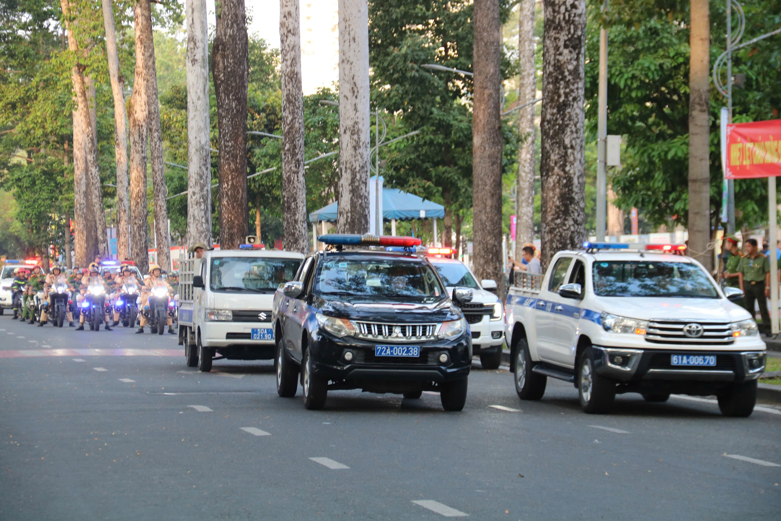 TPHCM ra quân mạnh tay, quyết dẹp “xe dù, bến cóc” - Ảnh 9.