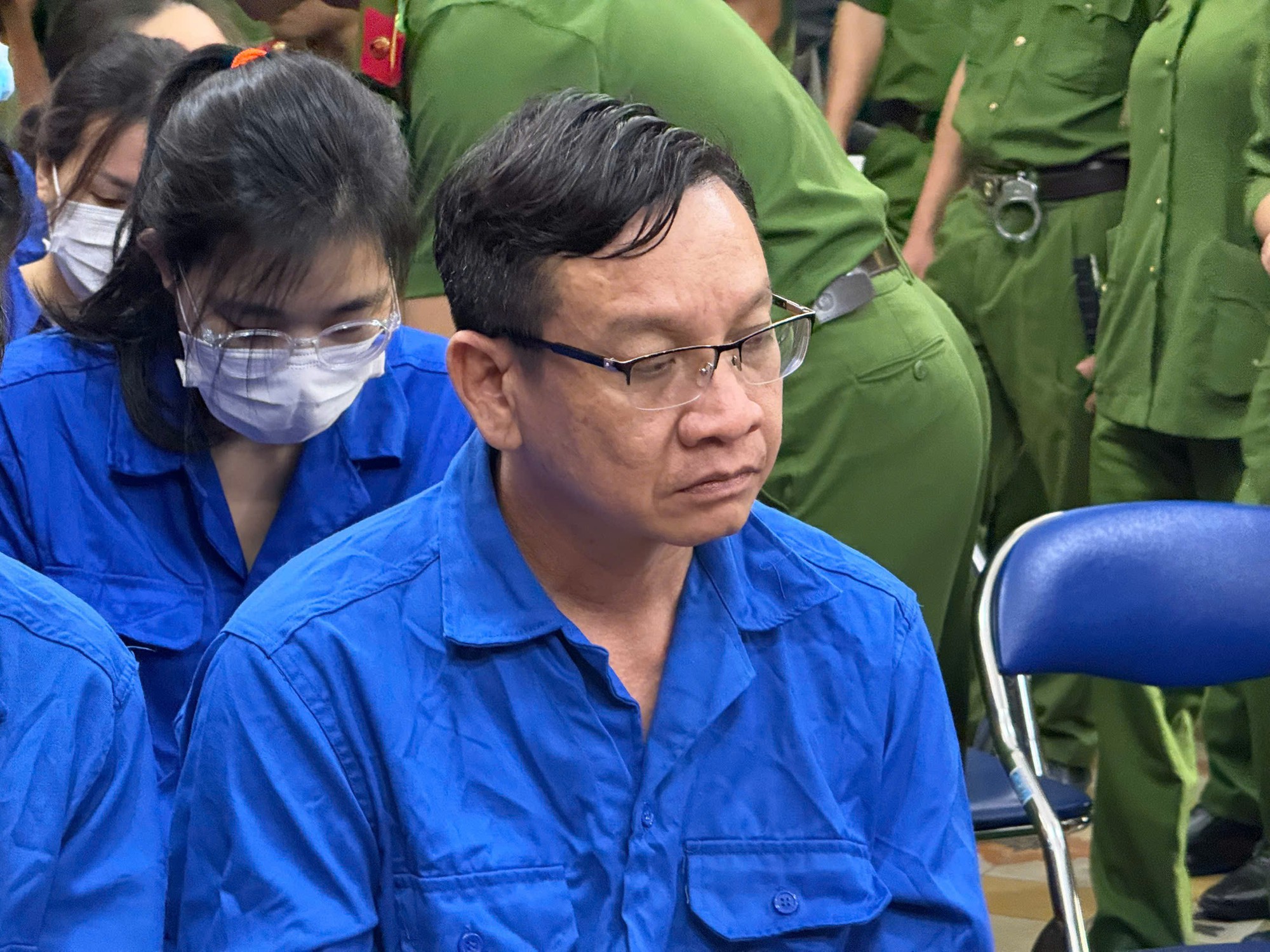 Hình ảnh 100 bị cáo hầu tòa tại TPHCM trong vụ 