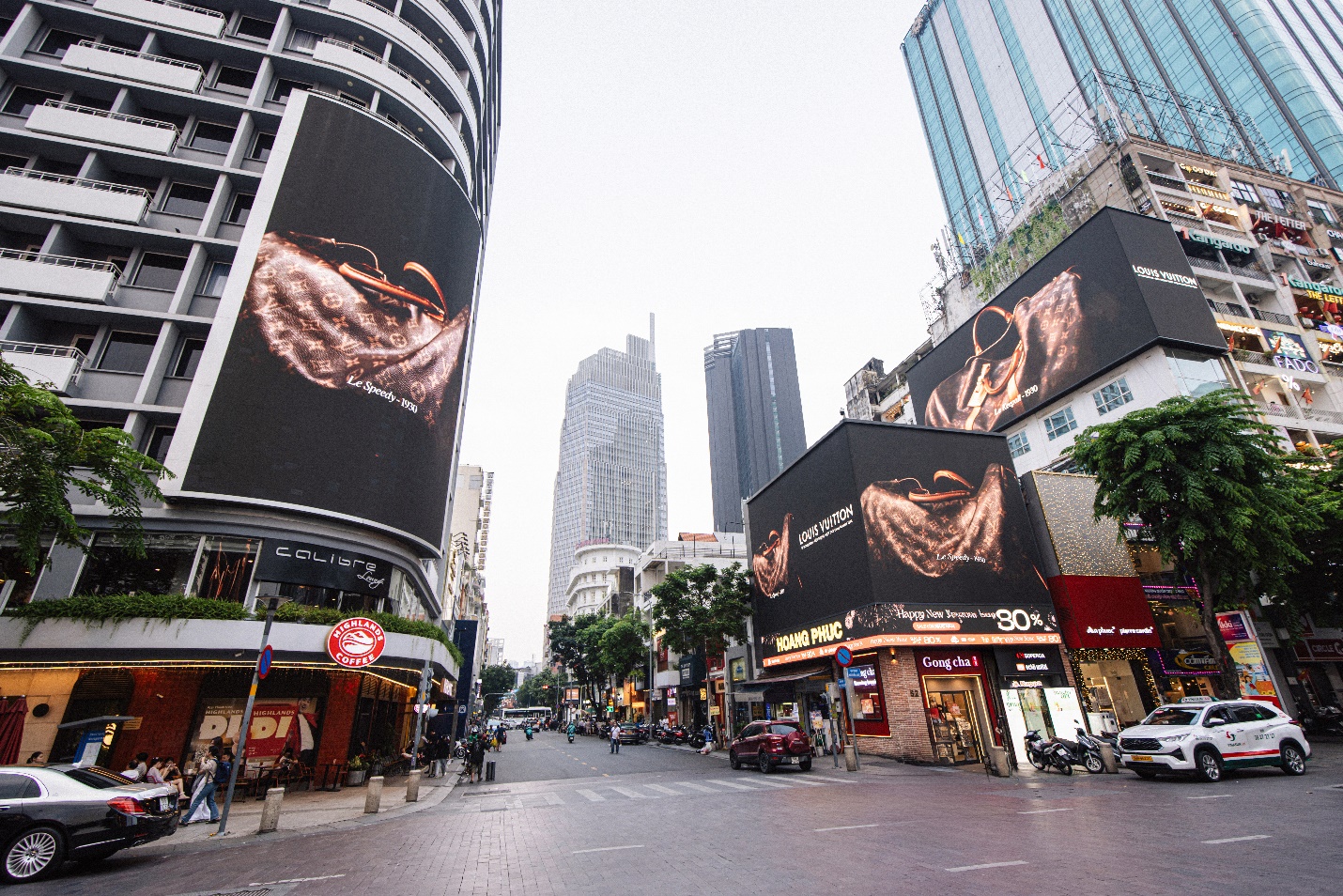 Louis Vuitton mang di sản Monogram “phủ sóng” trung tâm TP.HCM- Ảnh 4.