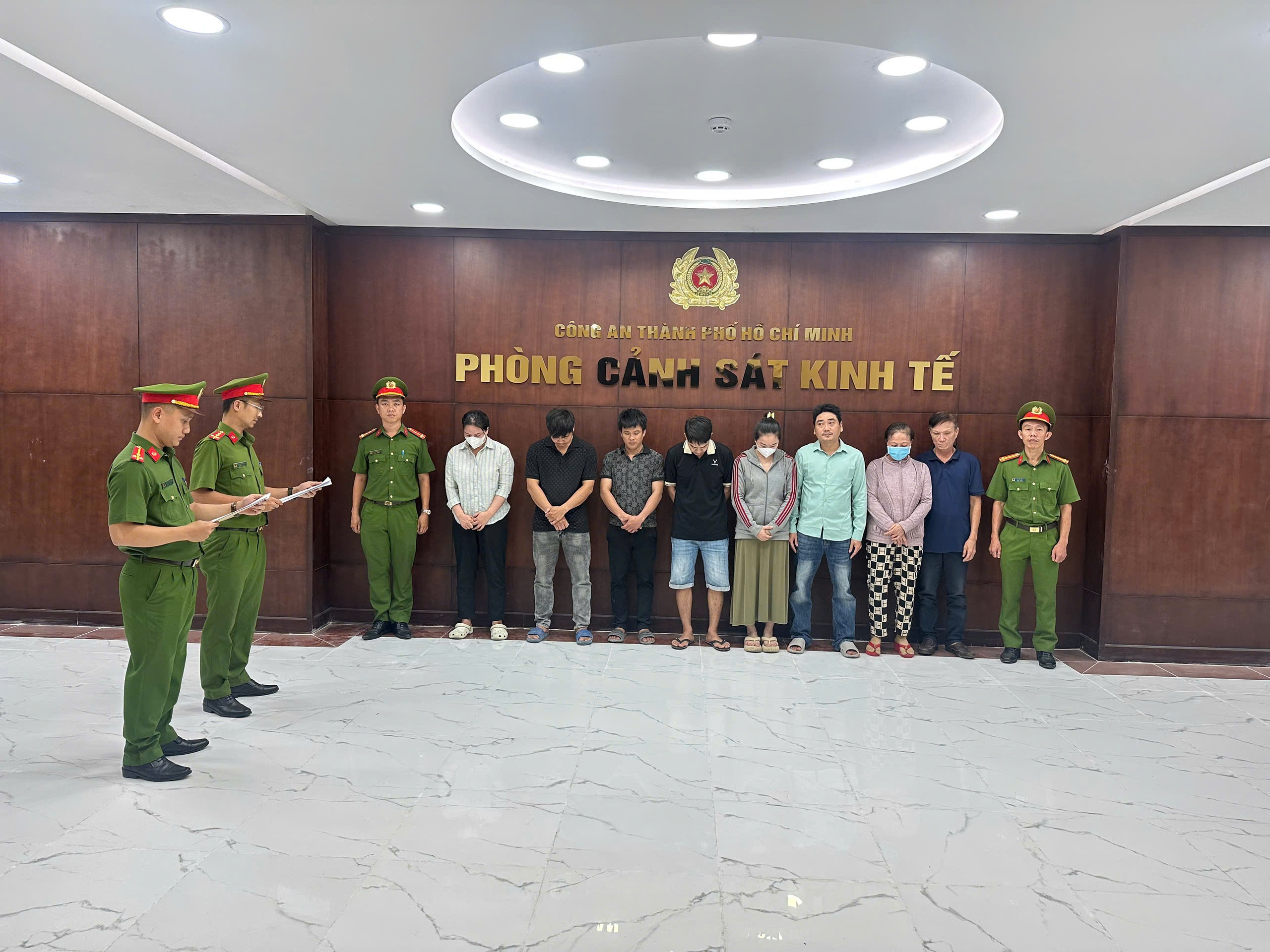 Công an TPHCM triển khai nhiều mũi trinh sát, bắt nhiều giám đốc - Ảnh 4.