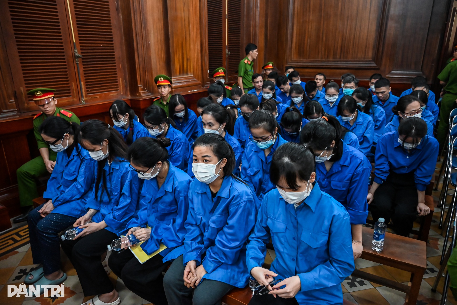 Xét xử 100 bị cáo trong vụ làm giả hàng trăm nghìn phiếu kiểm nghiệm - 5