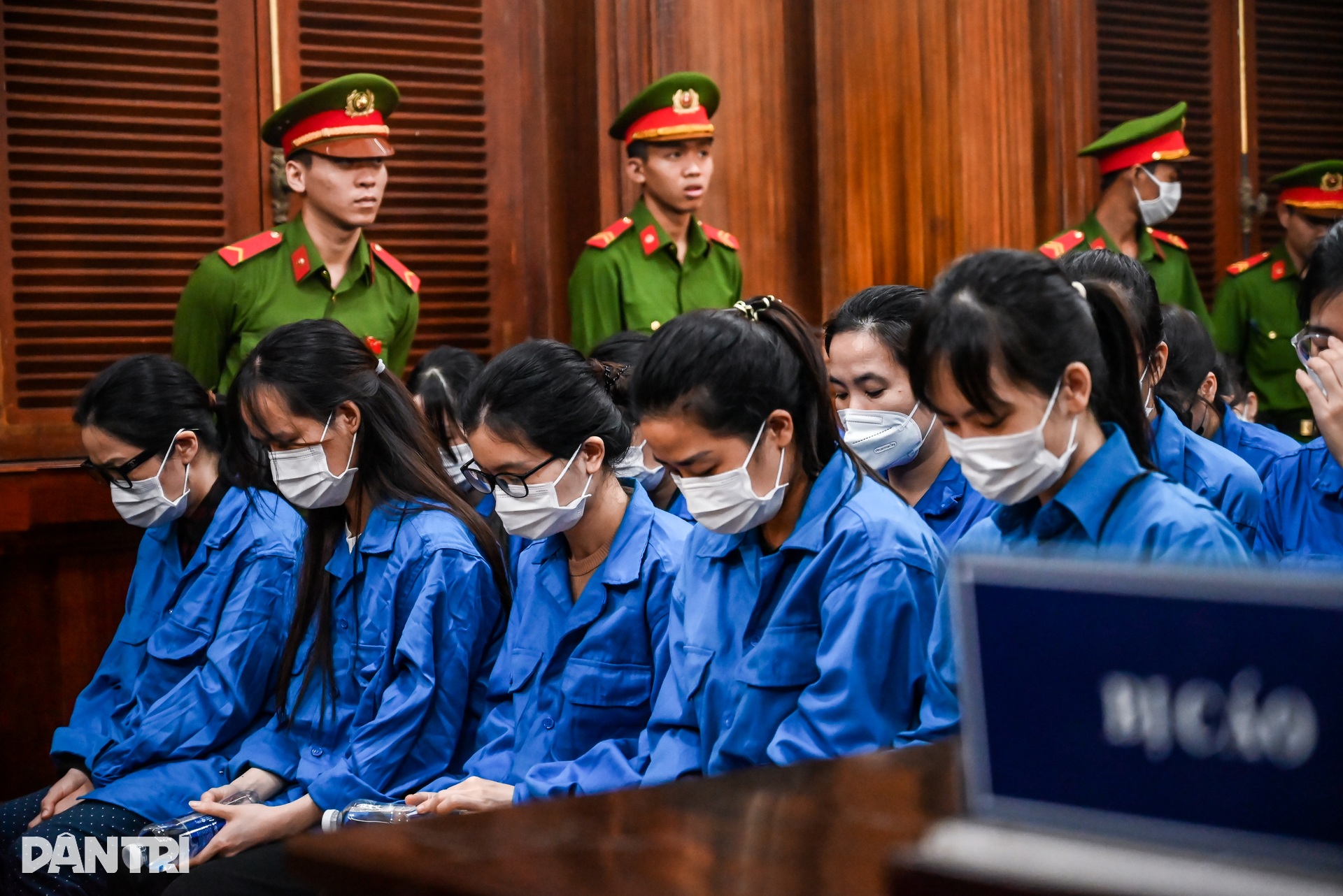 Xét xử 100 bị cáo trong vụ làm giả hàng trăm nghìn phiếu kiểm nghiệm - 10