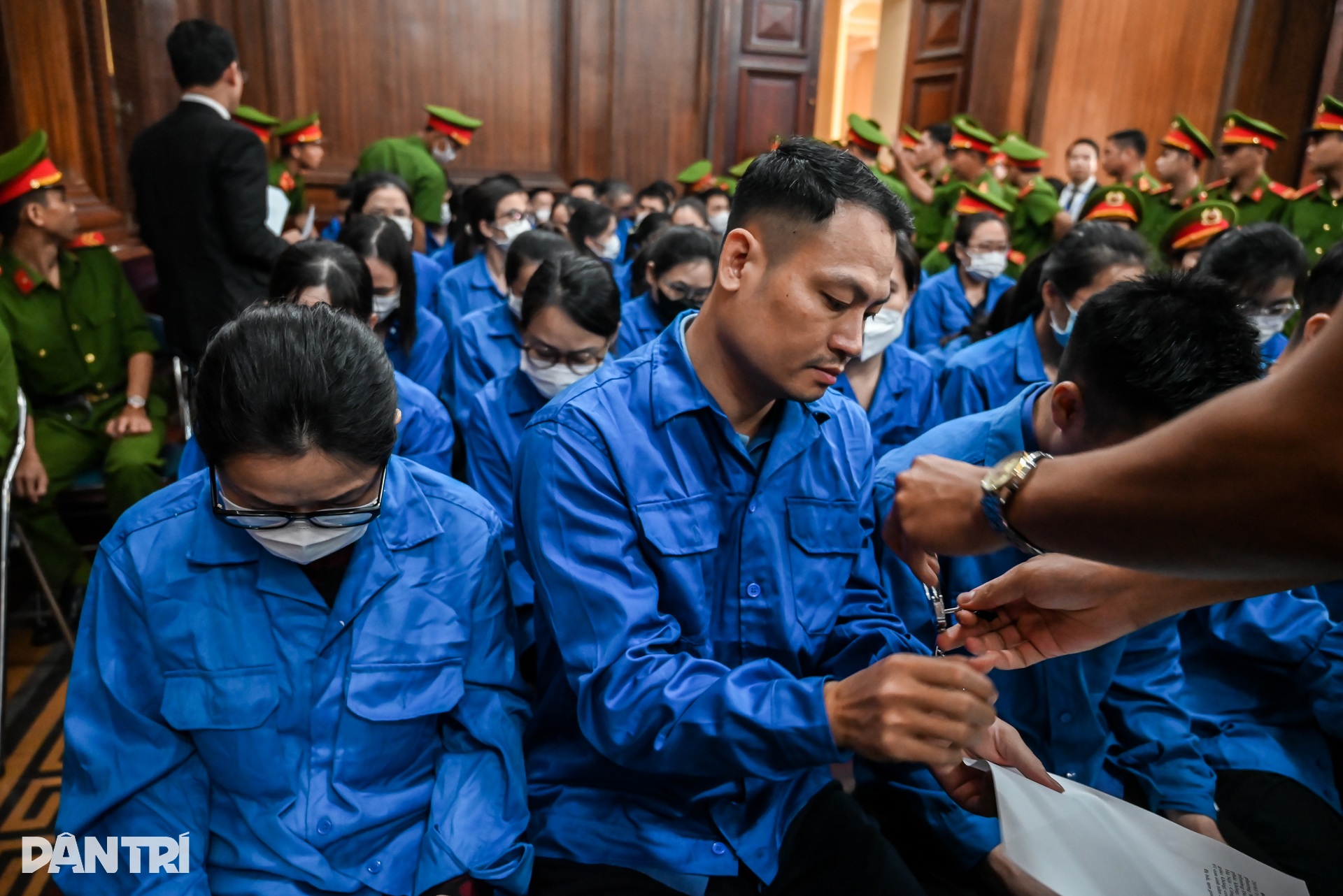 Xét xử 100 bị cáo trong vụ làm giả hàng trăm nghìn phiếu kiểm nghiệm - 11