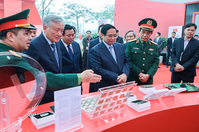 Tổng Bí thư, Thủ tướng dự lễ khởi công nhà máy chế tạo chip bán dẫn đầu tiên tại Việt Nam - Ảnh 3.