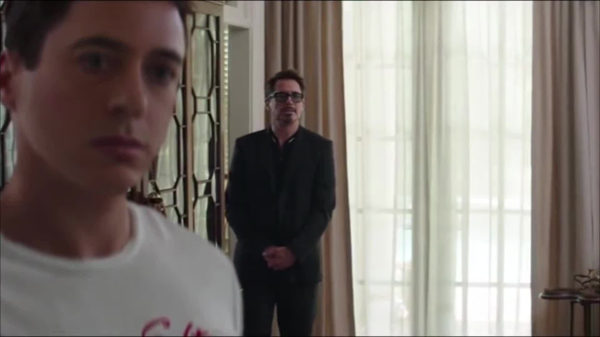 Robert Downney Jr. thật và trẻ hóa xuất hiện trong cùng cảnh "Captain America: Civil War"