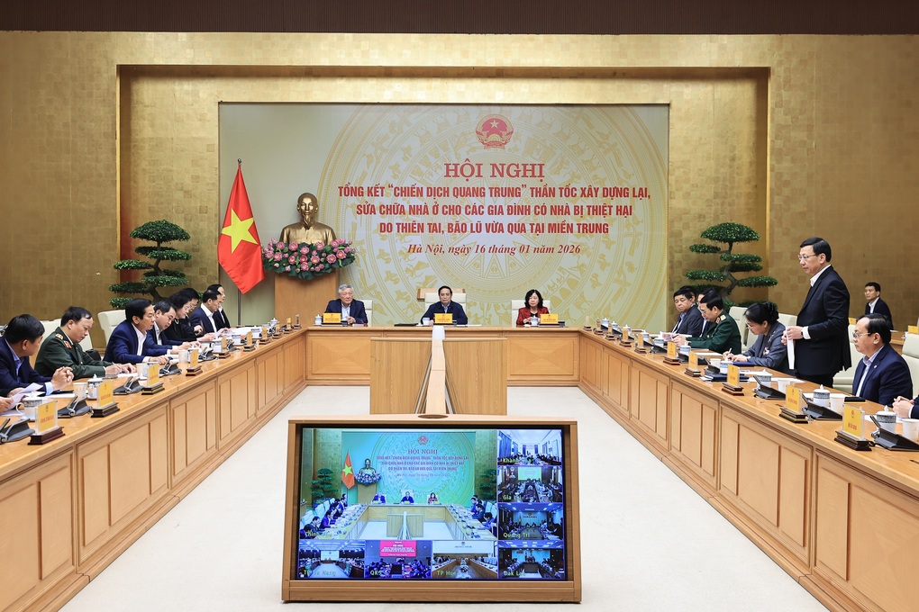 Thủ tướng chia sẻ cảm xúc khi chứng kiến niềm vui của người dân vùng lũ - 2