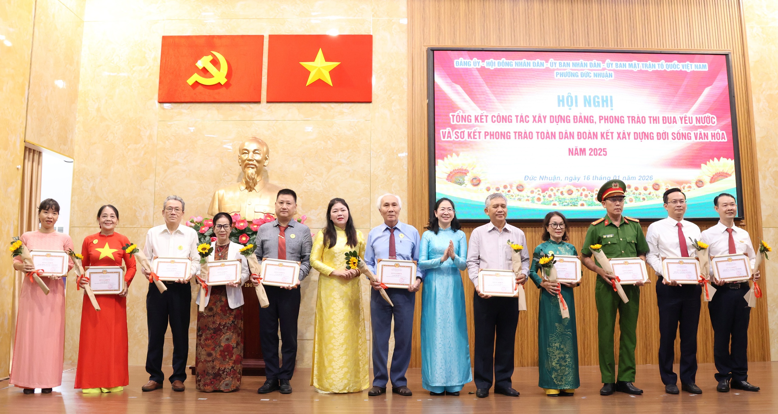 TPHCM: Đảng bộ phường Đức Nhuận hoàn thành xuất sắc nhiệm vụ năm 2025 - Ảnh 9.