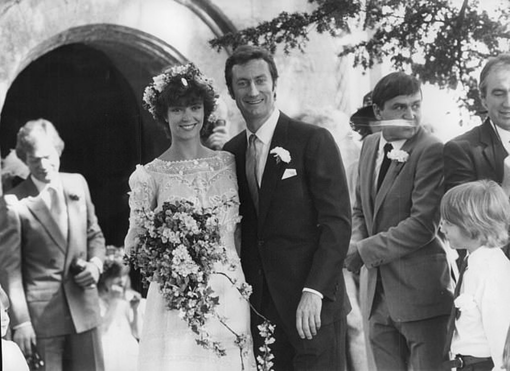 Chuyện tình sét đánh của mỹ nhân “Tiếng chim hót trong bụi mận gai” - 3