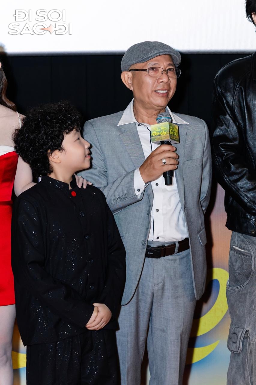 Bắt gặp Phương Anh Đào khoác tay trai lạ cực tình tứ, hoá ra là crush quốc dân điển trai ăn đứt Tuấn Trần- Ảnh 12.