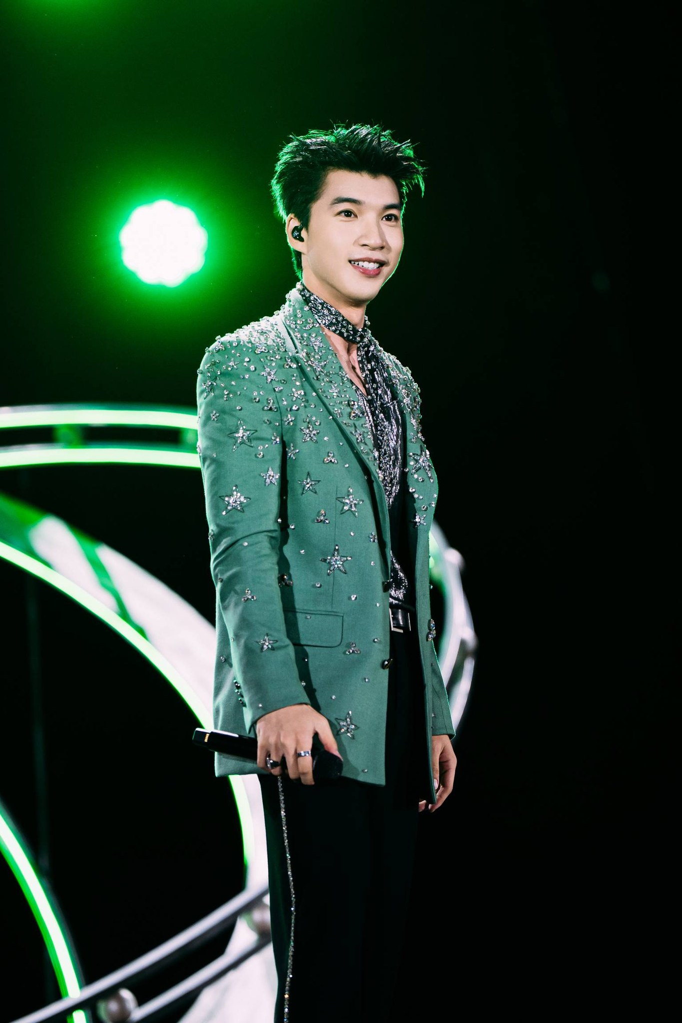 Nam nghệ sĩ Vbiz đắt show bậc nhất, được Bộ VHTTDL vinh danh: Nói 1 câu ủng hộ ngay 400 triệu đồng- Ảnh 3.